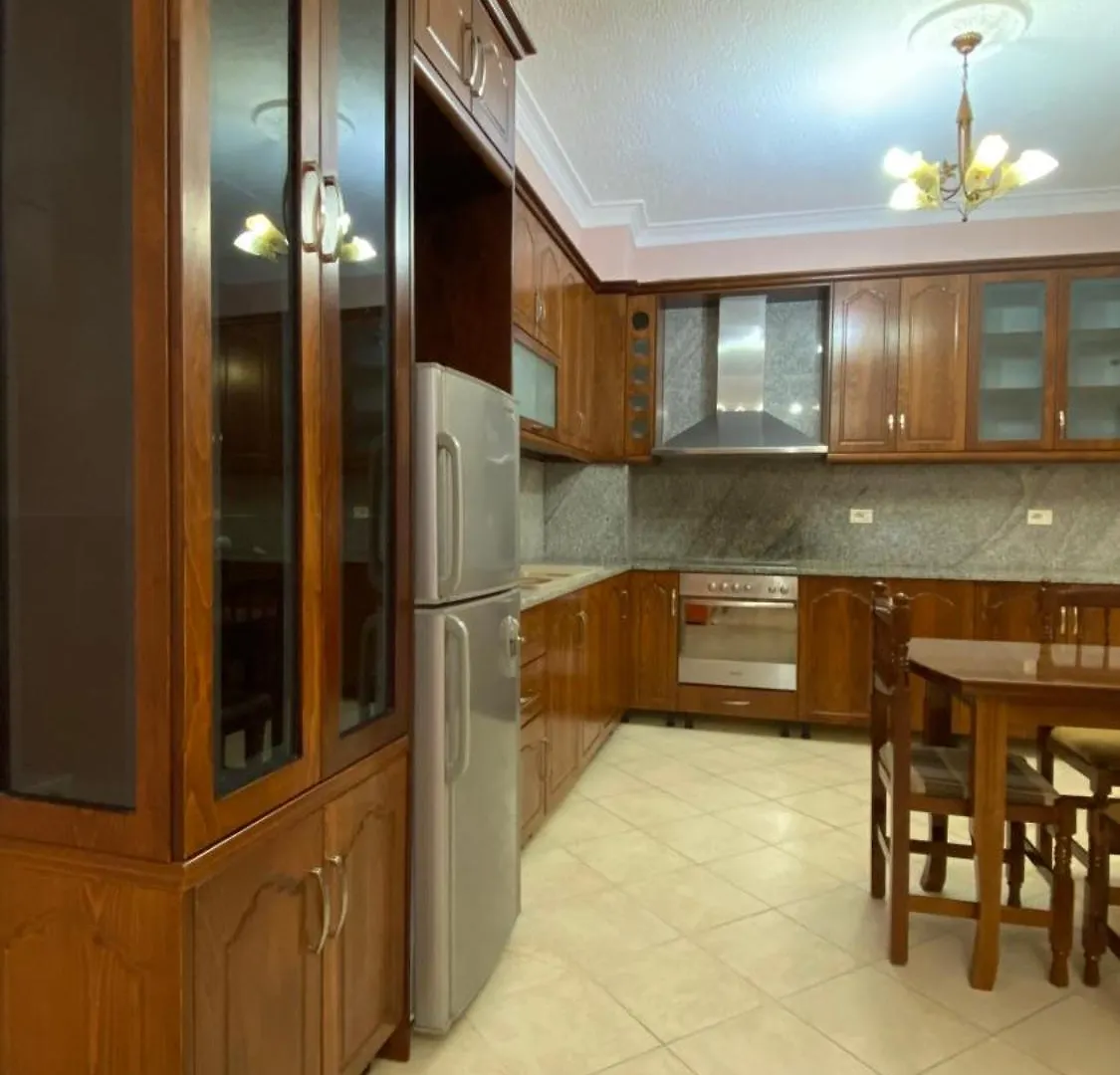 アパート Villa Tani 2 In The City Of Saranda Is Located On Panorama Street Below The Lekursi Castle