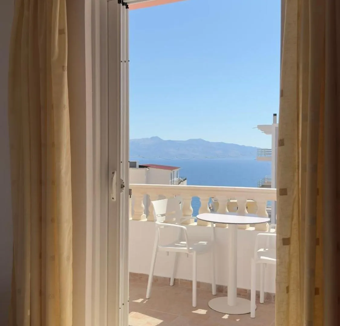 Villa Tani 2 In The City Of Saranda Is Located On Panorama Street Below The Lekursi Castle アパート