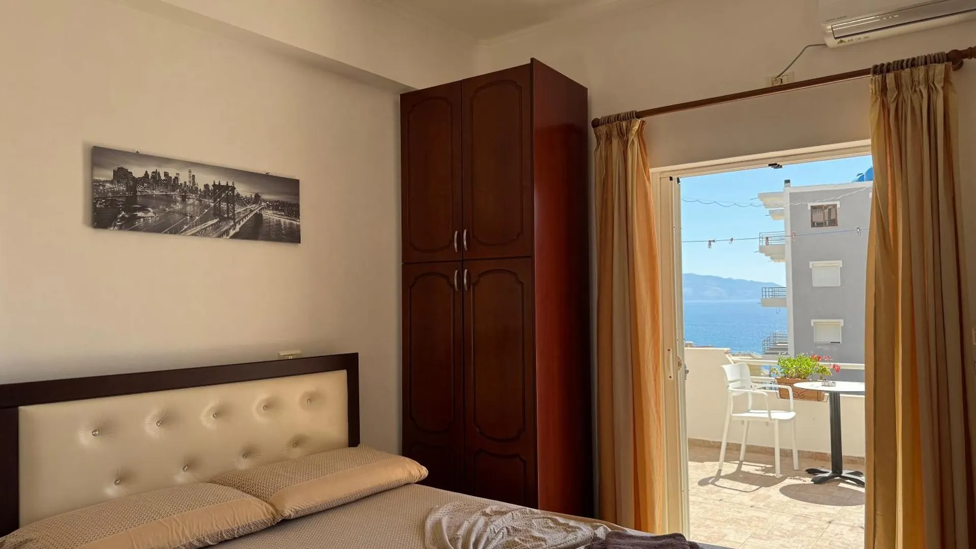 アパート Villa Tani 2 In The City Of Saranda Is Located On Panorama Street Below The Lekursi Castle