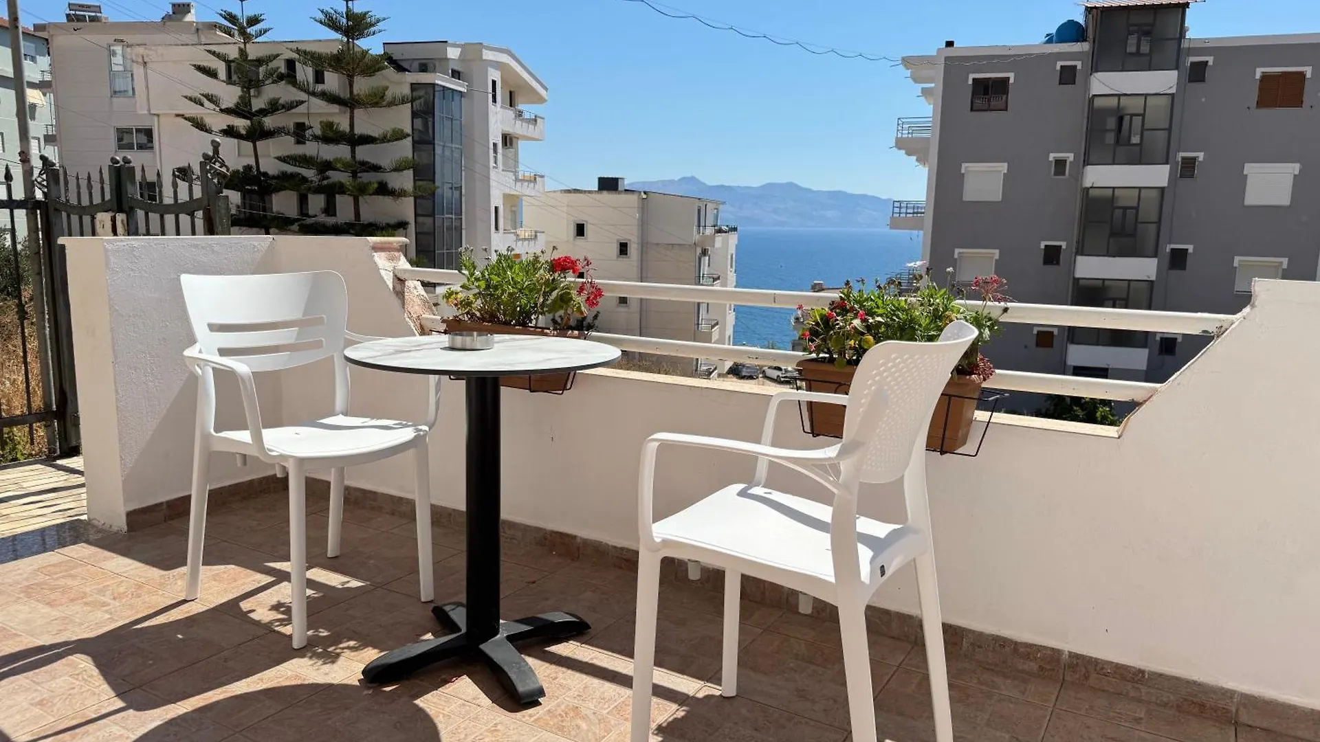 アパート Villa Tani 2 In The City Of Saranda Is Located On Panorama Street Below The Lekursi Castle